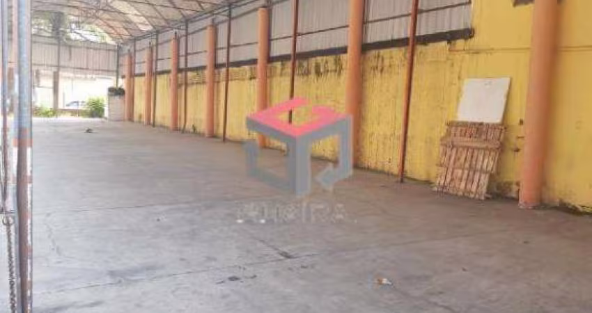 Galpão de 600 metros, excelente localização. Com ótimas instalações, banheiros e vagas.