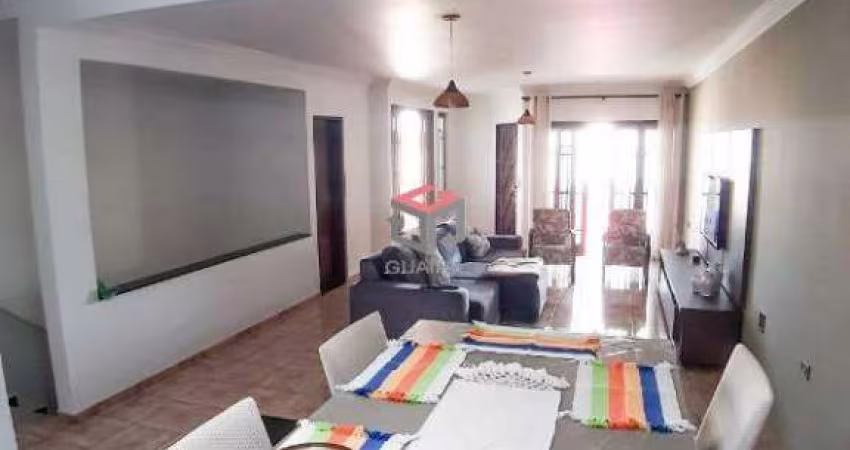 Casa de 160m² no Parque Das Nações em Santo André- SP.