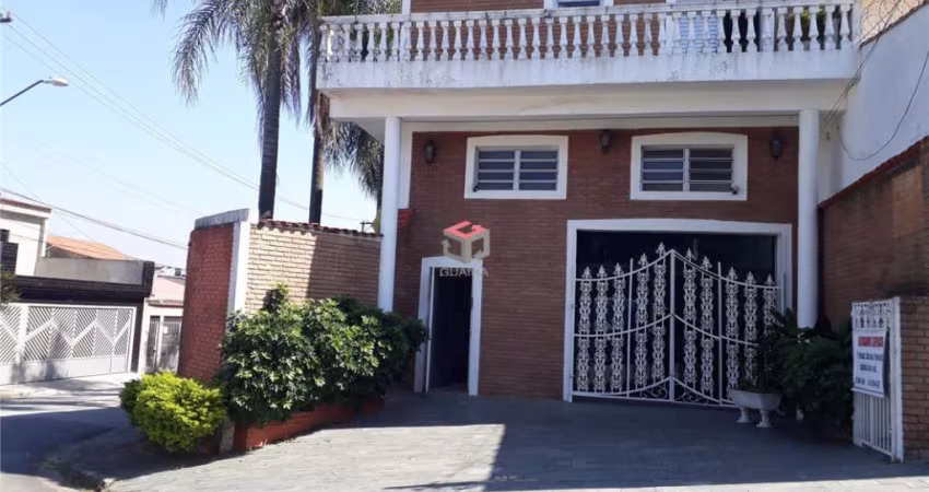 Sobrado amplo com 858m² localizado no Bairro Jordanópolis em São Bernardo do Campo- SP.