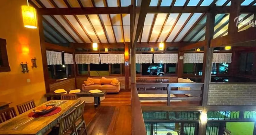 Ubatuba - Praia da Enseada: Casa Pé na Areia 4 suítes Espaço Gourmet e Mobiliada