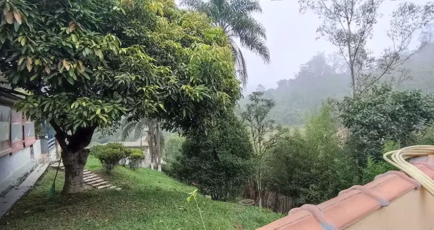 Chácara a venda em suzano, fica há 5 minutos do magic city,  venha conferir.