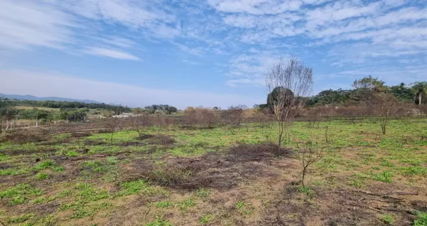 Area a venda em  suzano, fica há 15 minutos do centro, frente para o asfalto