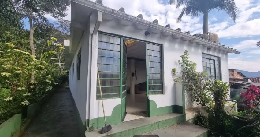 Casa a venda em suzano, são 02 lotes de 400m2 cada, com excelente localização