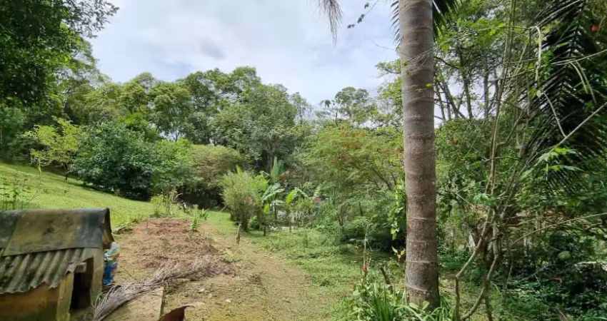 Chácara a venda em suzano, fica á 500 metros do asfalto, ótima topografia