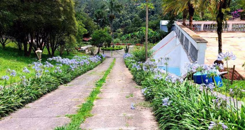 Linda chácara a venda possui 10.000m2, 04 dormitórios 02 suítes, em Ouro Fino Paulista SP
