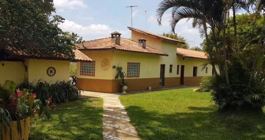Sitio com excelente localização e topografia; frente para a represa