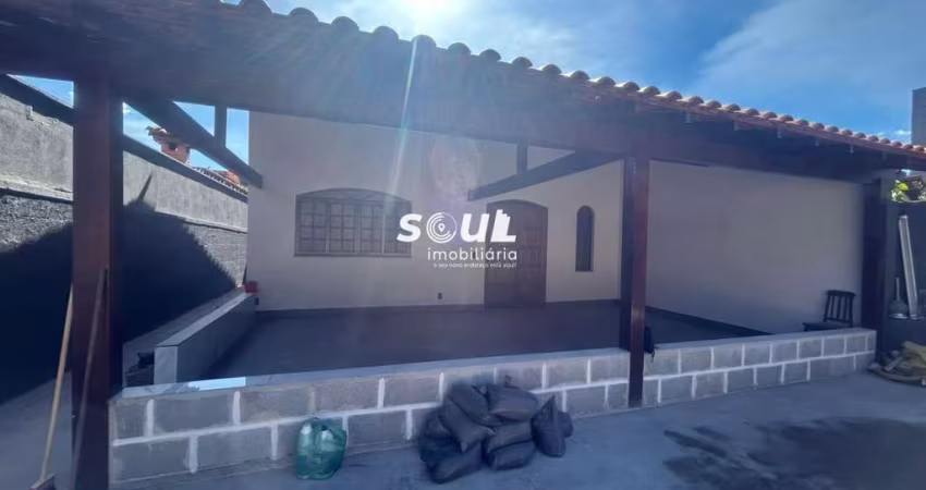 Casa para Locação em Teresópolis, Alto, 2 dormitórios, 1 suíte, 3 banheiros, 2 vagas