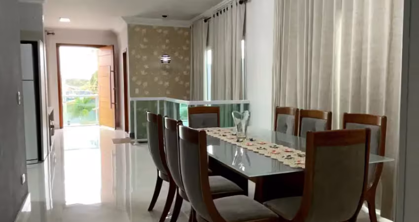 Casa moderna em condomínio fechado, muitas vagas na garagem e localização privilegiada, documentação impecável