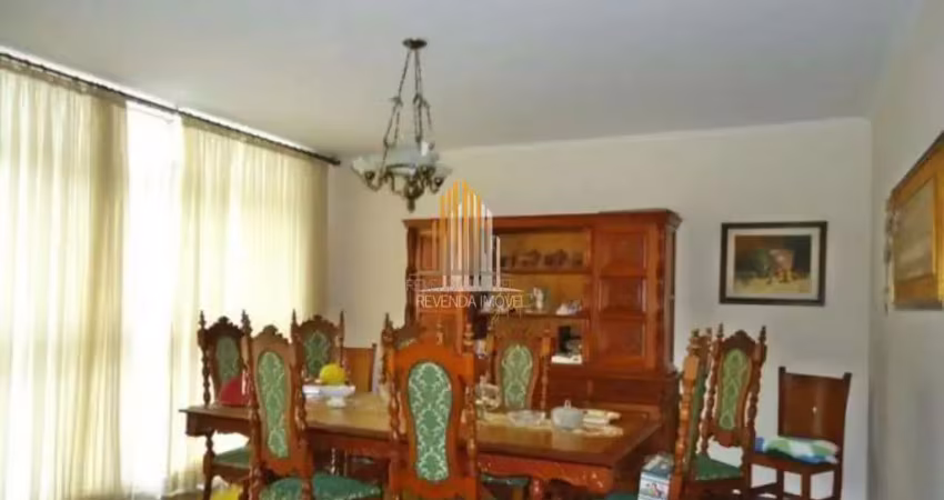 Alto da lapa - casa de 400m² com quatro dormitórios (quatro suítes) e quatro vagas.