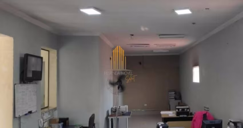 Centro, Prédio Comercial de 140m² com 4 banheiros, salão.