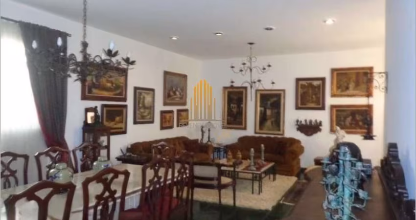 CASA TÉRREA DE 380M² COM QUATRO DORMITÓRIOS (UMA SUÍTE), QUATRO BANHEIROS E DUAS VAGAS Á VENDA  CASA