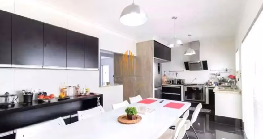 Sobrado residencial de 200m² possui 4 dormitórios (2 suítes) e 2 vagas á venda na região do ipiranga