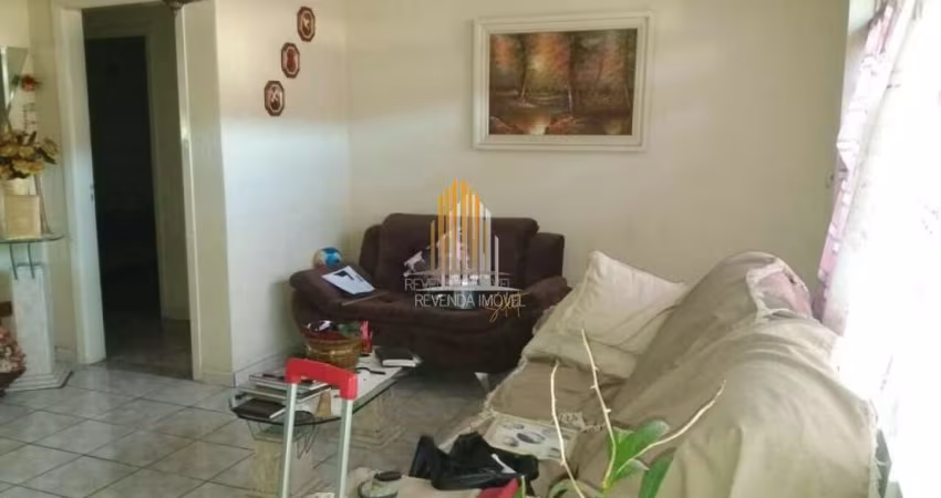Casa térrea à venda no Campo Belo de 198m² com 2 dormitórios e 1 vaga de garagem Casa térrea à venda