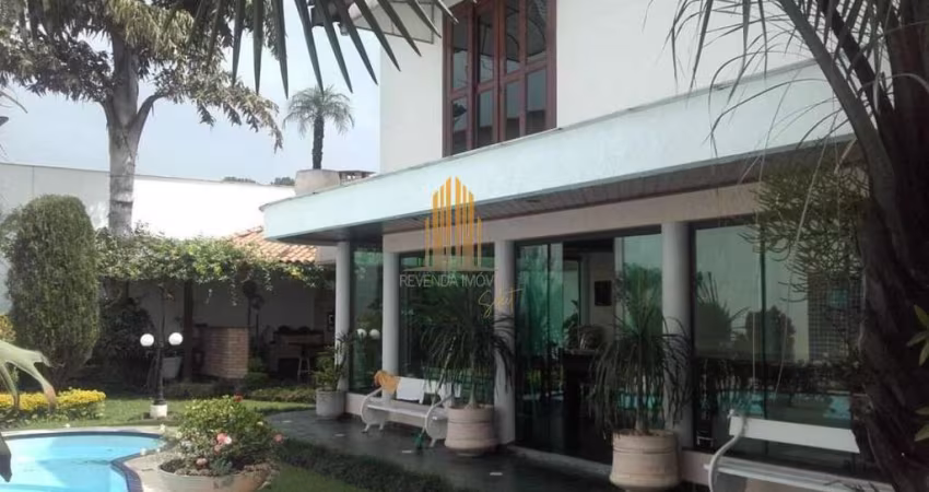 Sobrado Residencial de 350m² com 4 dormr/3 suítes, 6 banheiros, 5 vagas em Interlagos - São Paulo.