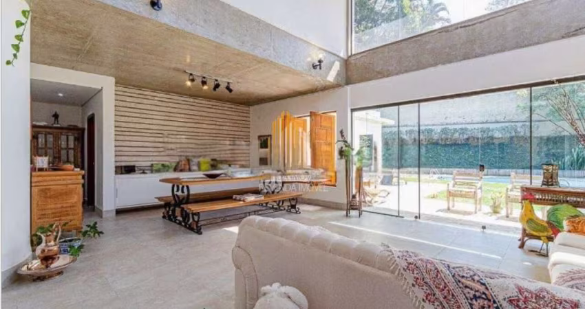 ALTO DE PINHEIROS - CASA SOBRADO DE 471M² COM 4 DORMITORIOS, 4 SUITES E 8 VAGAS.