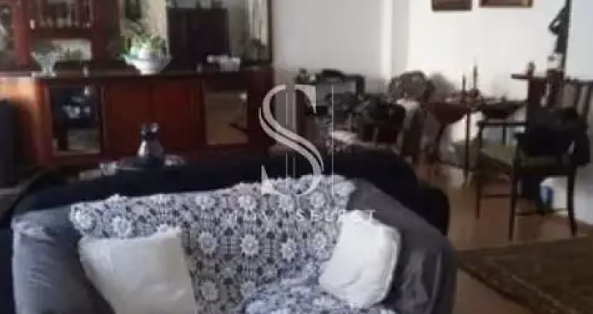 Aclimação, casa térrea de 280m² com 3 dormitórios, 1 suíte, 2 vagas.