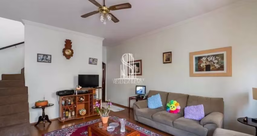 Casa assobradada de 128m², possui 3 dormitórios (1 suíte), 2 salas e 4 vagas à venda em indianópolis