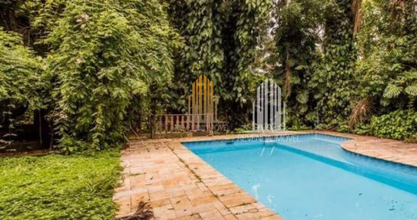 Casa assobradada em Santo Amaro,   5 suítes, 2 salas, 5 banheiros, 7 vagas, 2000 m². Casa assobradad