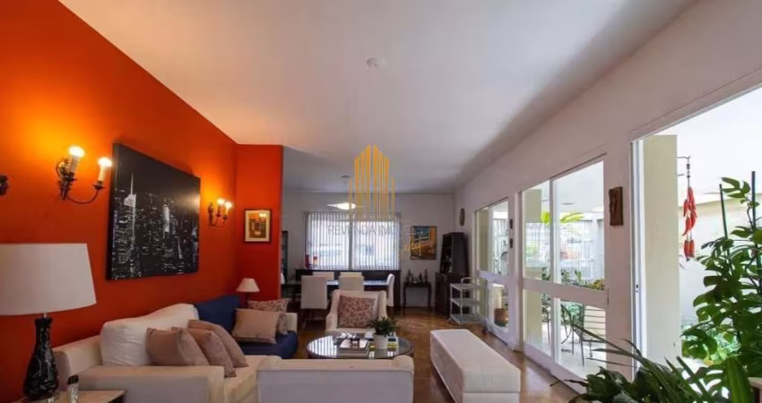 Casa Sobrado à venda no Pacaembú de 390m² com 4 dormitórios e 4 vagas de garagem Casa Sobrado à vend