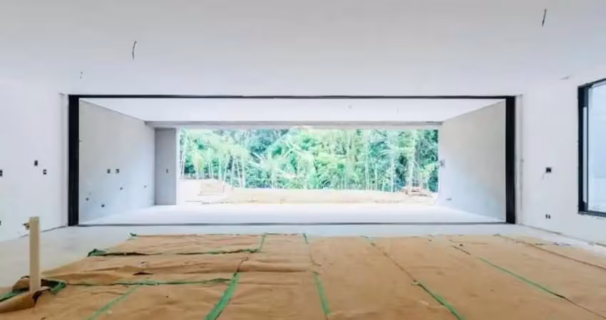 Cond. Hípica Max Garden, Sobrado de 849,02m² com 4 sutes, 6 vagas na Chácara Santo Antônio.