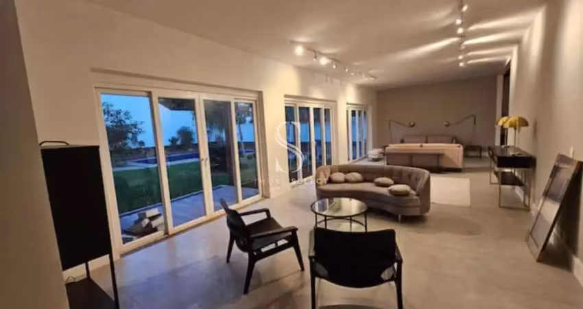 Morumbi - casa de 740m² com 4 suítes, sala ampla, 7 banheiros e 4 vagas.