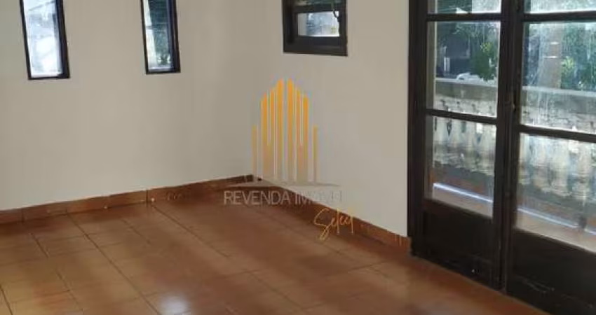 CASA ASSOBRADADA COM 130M² COM DOIS DORMITORIOS, DOIS BANHEIROS E TRES VAGAS DE GARAGEM NO IPIRANGA.