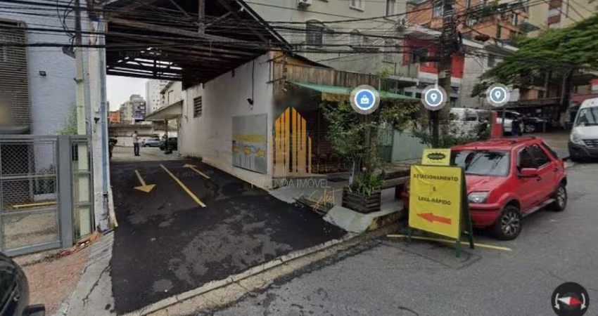 Terreno de 500m² com área para estacionamento à venda na região da Vila Madalena - São Paulo.