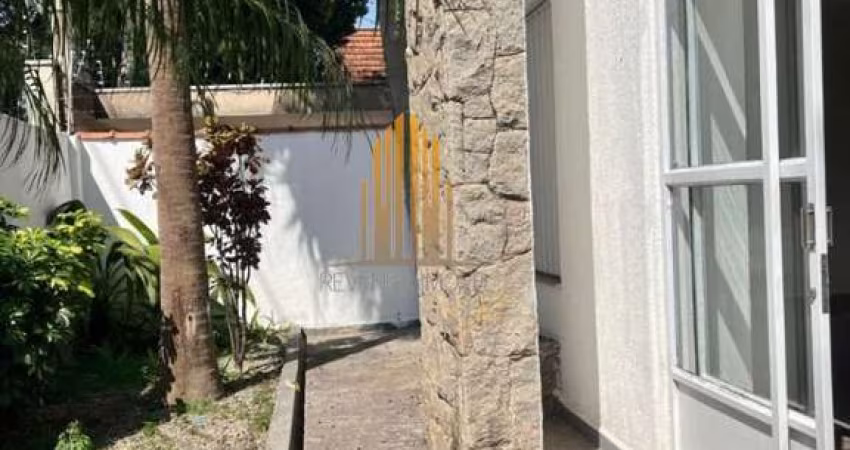 CAMPO BELO, CASA DE 240M², 4 DORMITÓRIOS SENDO 2 SUÍTES, 4 SALAS, E 3 VAGAS À VENDA.