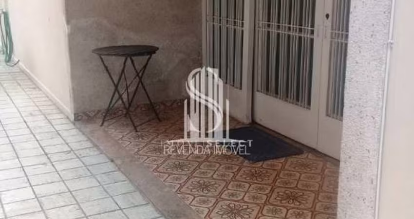 Vila Monumento - Casa Assobradada com 220m² 3 dormitórios, 4 banheiros e 7 vagas de garagem.