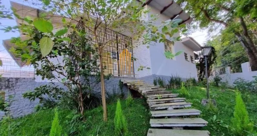 Butantã - Casa Térrea de 182m² com 3 dormitórios, 2 suítes e 4 vagas.