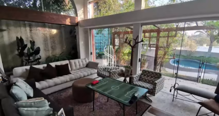 Jardim guedala - casa de 647m² com 4 dormitórios sendo 4 suítes e 4 vagas.