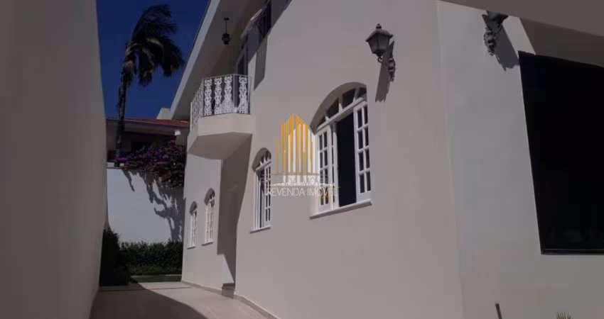 Alto da Boa Vista - Sobrado de 320m² com 4 Dormitórios e 3 Suítes.