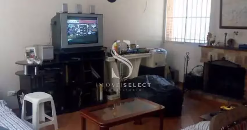 CIDADE ADEMAR - CASA TÉRREA COM 300M², POSSUINDO 4 DORMITÓRIOS SENDO 1 SUÍTE, 1 SALA E 3 VAGAS.