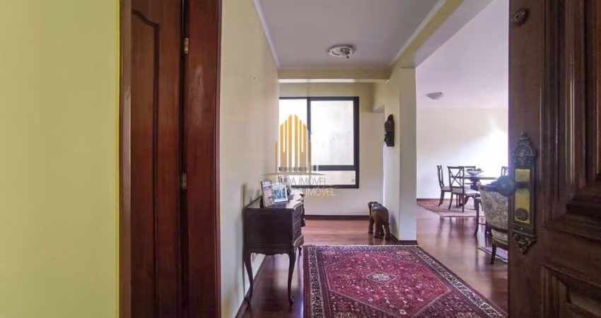 Brooklin - Casas de 450m² com 4 Quartos sendo 2 Suites e 5 banheiros.
