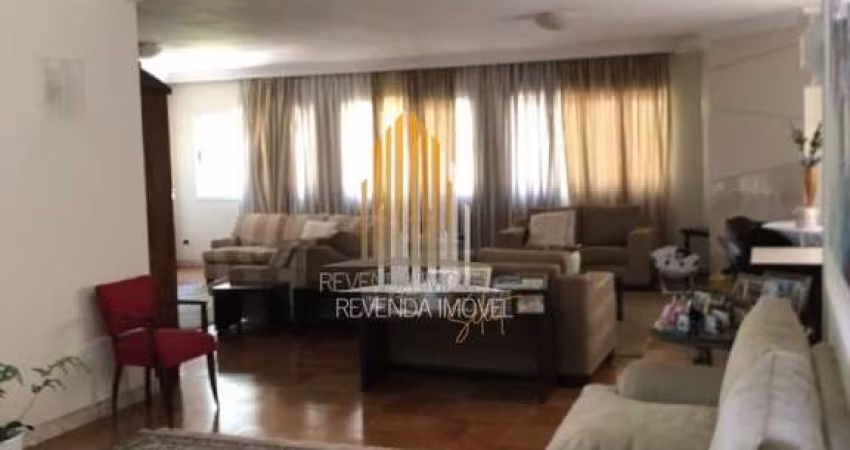 Morumbi - Casa de condomínio fechado de 565m² com 4 Suites e 8 vagas.