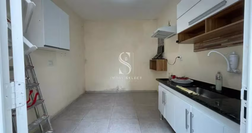 Sobrado residencial de 350m²  possui 3 dormitórios (2 suítes) 3 banheiros e 2 vagas á venda na saúde