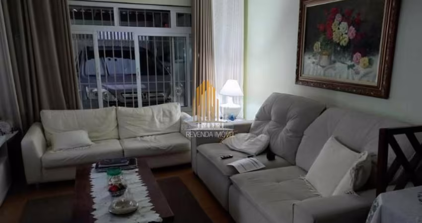 Sobrado Residencial de 160m² com 2 dormitório, edícula, 2 vagas em Moema - São Paulo/SP.