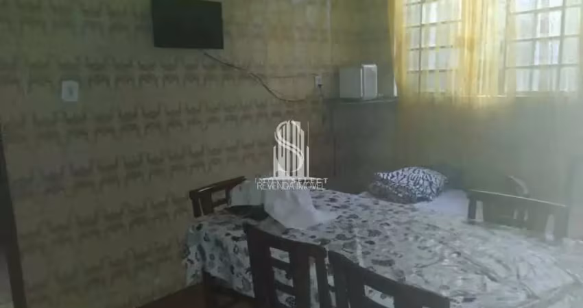 Butantã - casa assobradada de 125m² com cinco quartos, cinco banheiros e uma vaga.