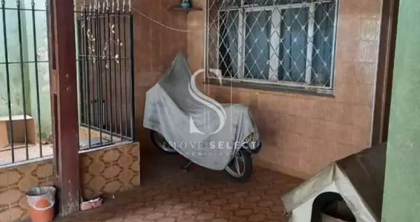 Casa térrea residencial de 260m², possui 3 dorms, 2 salas, 2 banheiros e 3 vagas, á venda em sacomã.