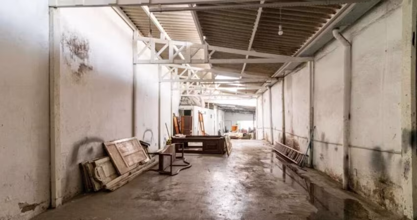 Santa Cecilia, Prédio Comercial de 420m² com 1 galpão.