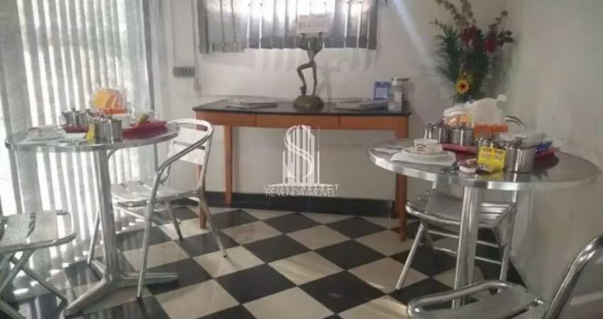 Lindo prédio comercial na barra funda com 869m², com vinte e oito suítes, quatorze vagas de garagem.