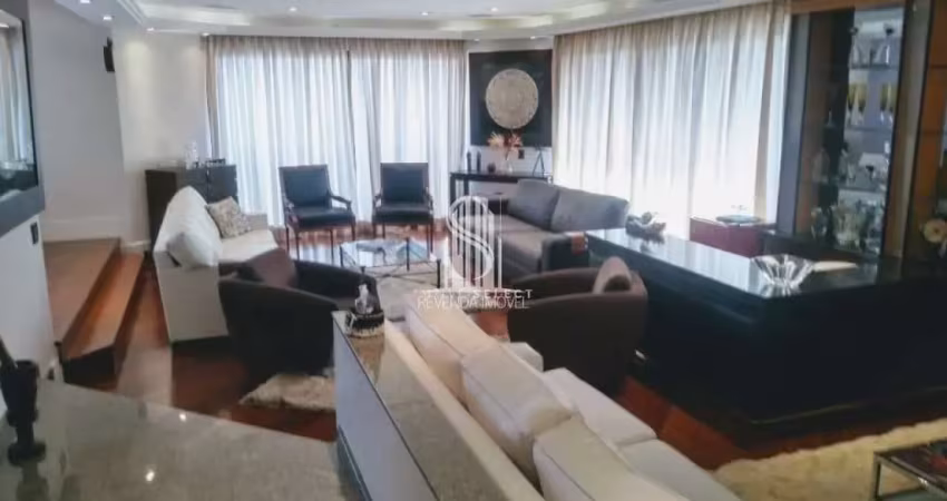 Edifício com 4 dormitorios, 2 suítes, 5 banheiros, 4 vagas de garagem na região da vila maraiana