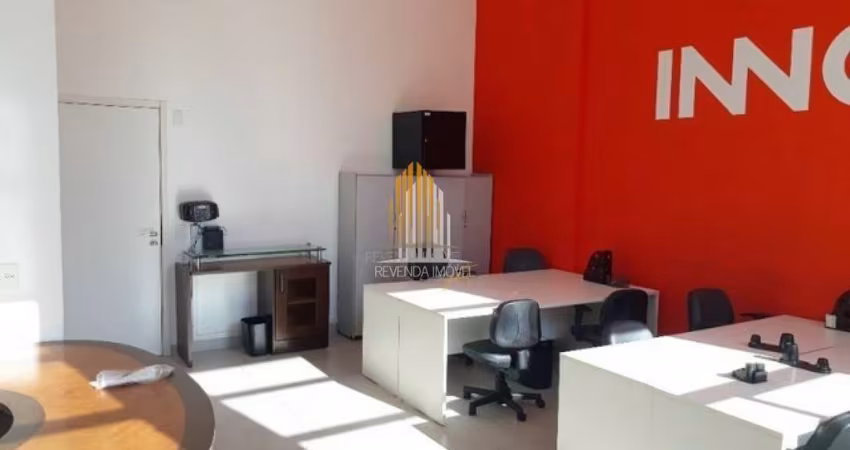 EDIFÍCIO COM 1 SALA COMERCIAL COM 67M²  E COM 2 VAGAS DE GARAGEM COBERTA  LOCALIZDO EM SANTO AMARO.