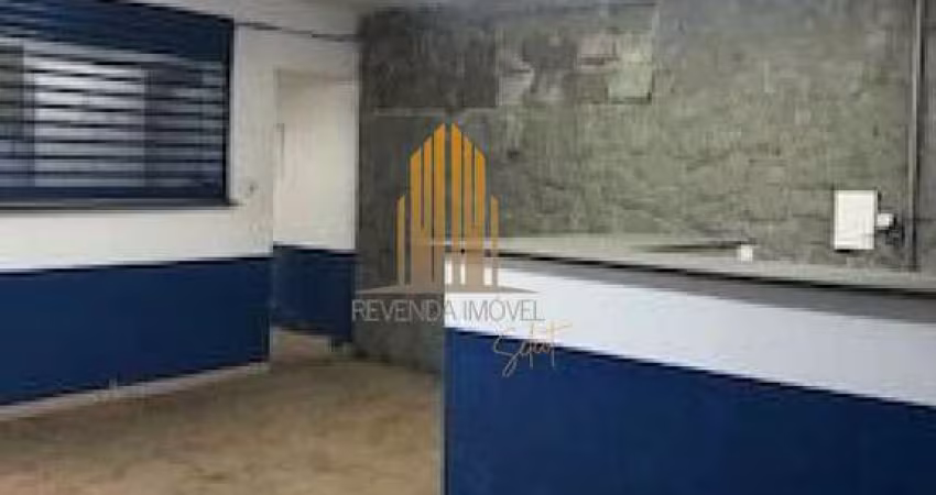 Prédio Comercial de 785m² com 3 pavimentos, 13 banheiros, estacionamento em Santo Amaro - São Paulo.