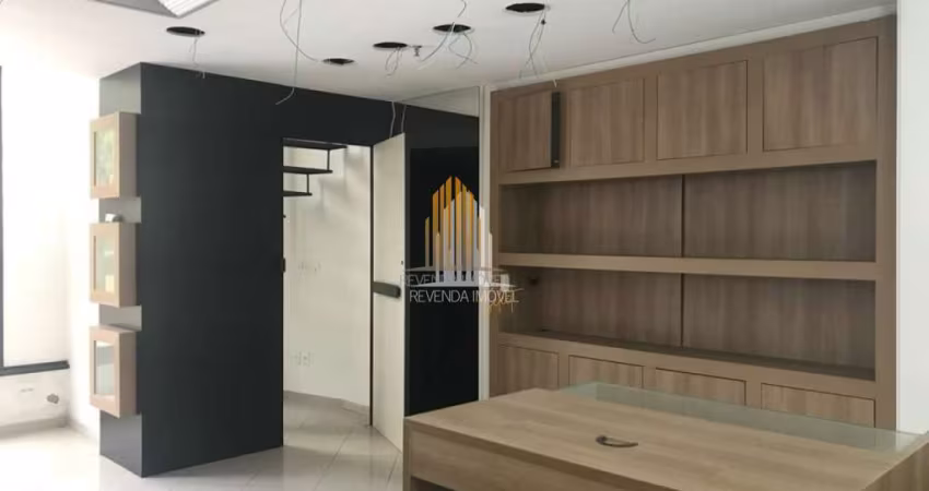 CONJUNTO COMERCIAL DE 52M², POSSUINDO 1 SALA E 1 VAGA, Á VENDA NA REGIÃO DE SANTO AMARO - SÃO PAULO.