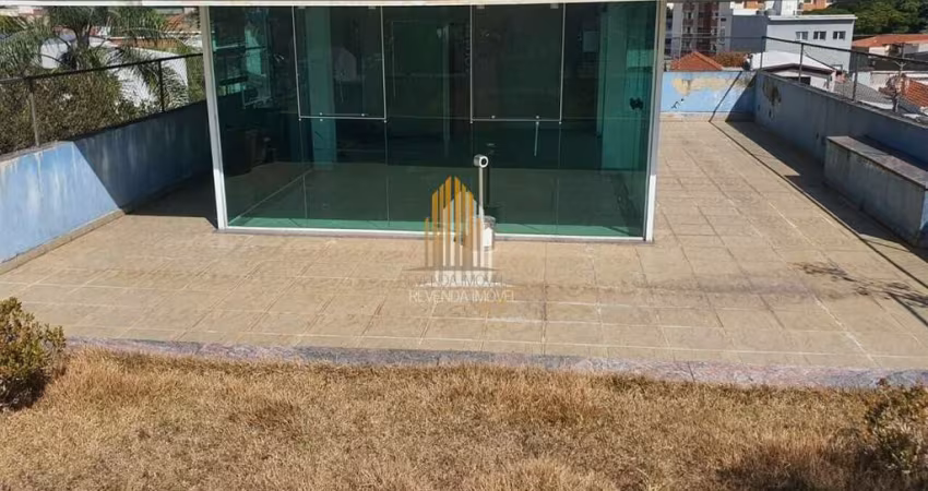 Prédio Comercial de 800m² sendo 250m² de estacionamento 10 vagas em Santo Amaro - São Paulo.