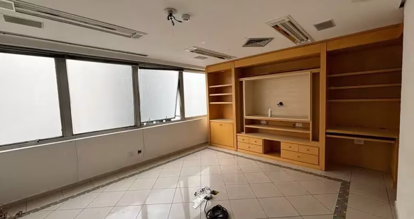 Edifício Investimentos no Centro, Conjunto Comercial de 484m² com 13 salas, 1 vaga.