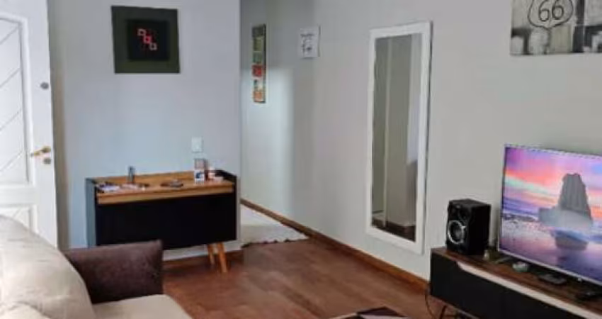 Vila Sônia, Casa Residencial de 140m² com 3 suítes, 2 vagas.