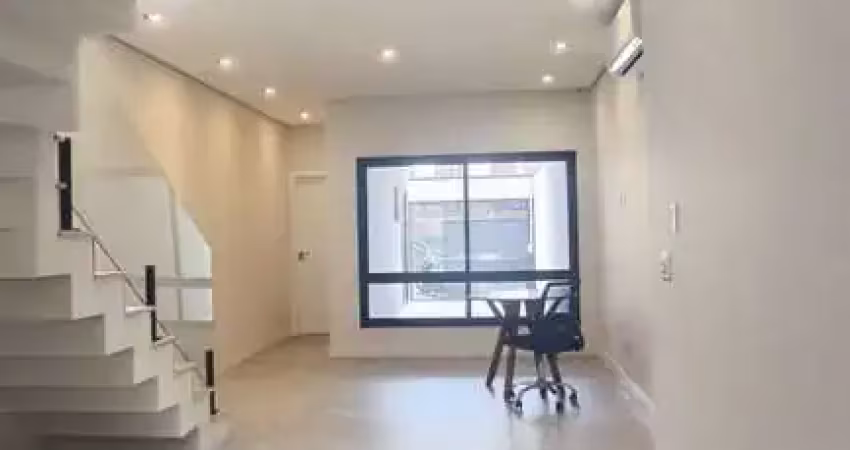 Vila Nova Conceição - Casa de 160m² com 2 suites, 3 banheiros e 2 vagas grandes