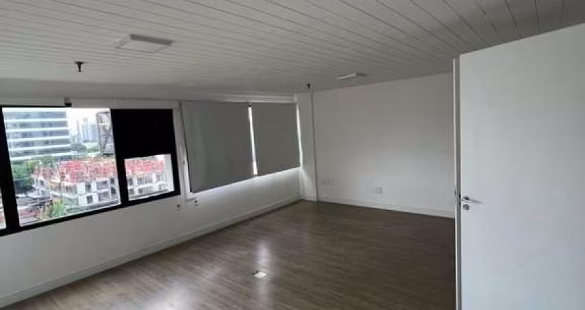 Edifício Villa Verde em Moema, Conjunto Comercial de 52m² com 1 vaga.